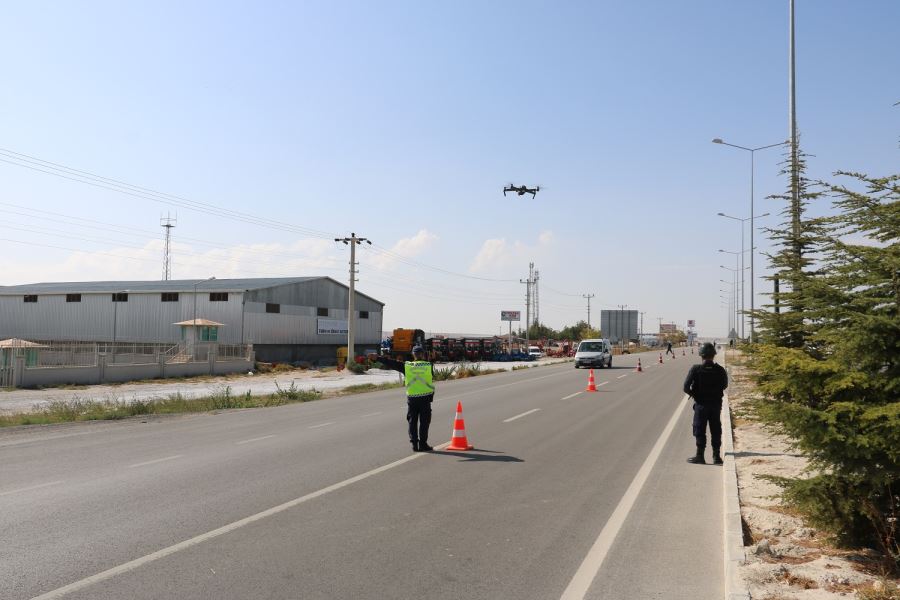Aksaray - Konya Yolu Güzergâhında Asayiş ve Trafik Timlerince DRONE Destekl Havadan Kontrol ve Denetim Yapıldı