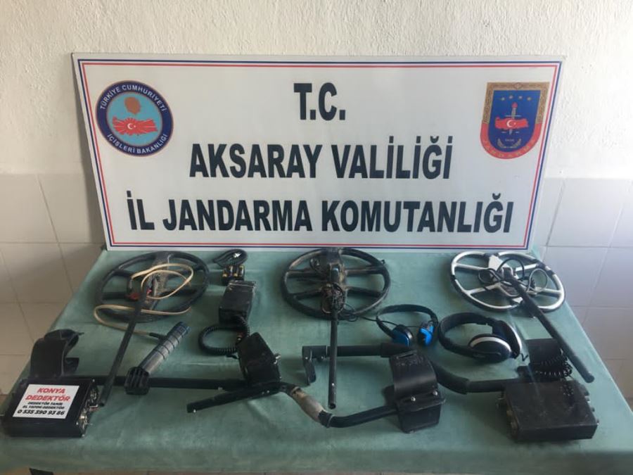 Eskil ilçesi Çukuryurt Köyünde izinsiz kaçak kazı ve cihazları ile yakalandı