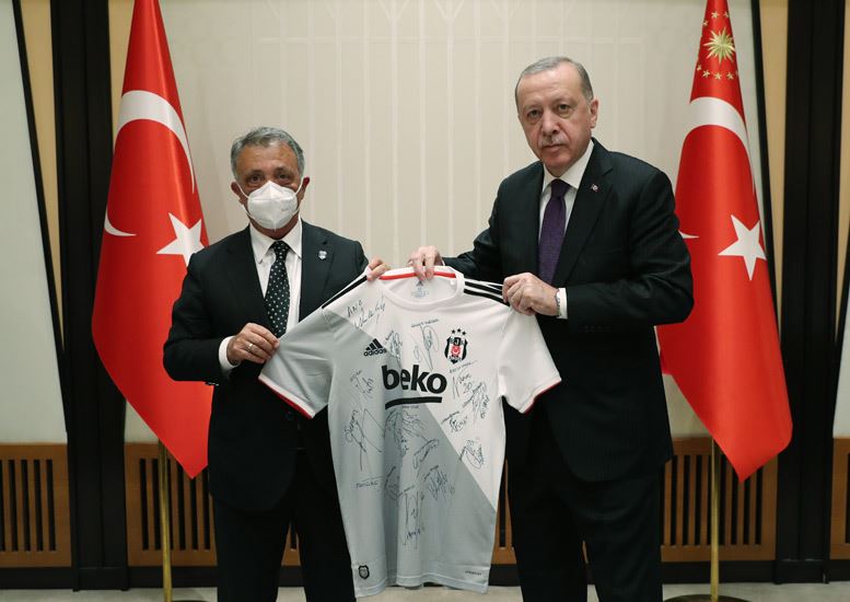 Beşiktaş JK yönetici, teknik heyet ve futbolcularını kabul etti