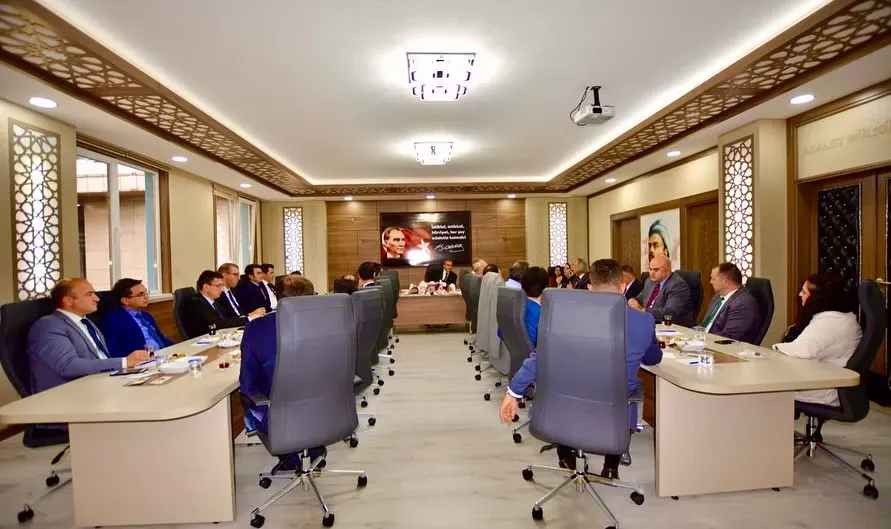 Adalet mülkün temelidir.