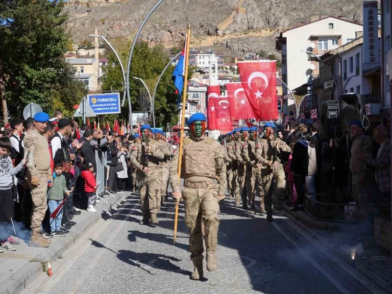 Bayburt’ta 29 Ekim Cumhuriyet Bayramı Kutlamasına Komandoların Gösterisi Damga Vurdu