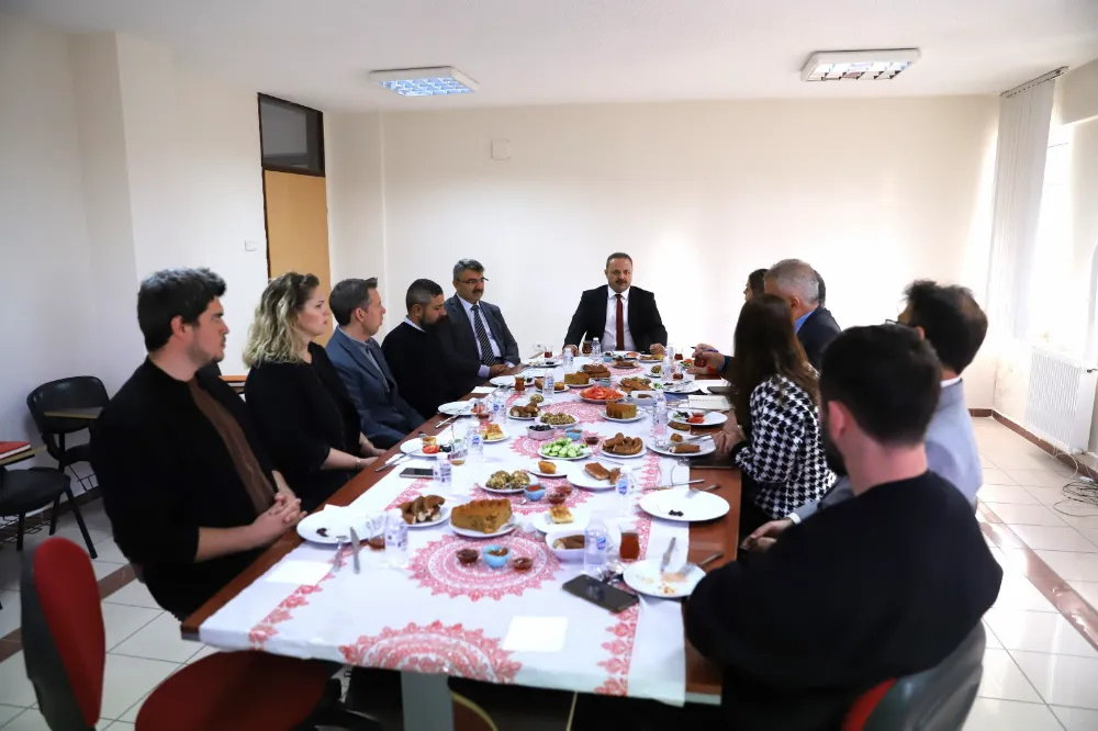 PROF. HINIS VE PROF. KARABÖRK’E TEBRİK ZİYARETİ