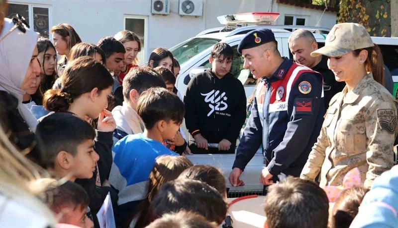 Jandarma, Öğrencilere Doğa Sevgisini Aşıladı