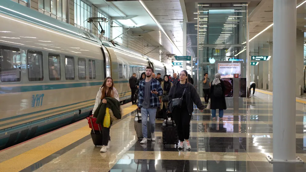 BAYRAM TATİLİ TRAFİĞİ: BAYRAMDA OTOYOLLARDAN 11,2 MİLYON ARAÇ GEÇTİ