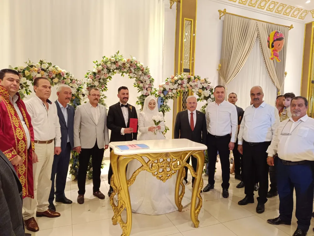 AKSARAY VALİSİ KUMBUZOĞLU ŞEHİT HACI BEKTAŞ OĞLU PSİKOLOG AHMET BEKTAŞ VE AİLESİNİ MUTLU GÜNLERİNDE YANLIZ BIRAKMADI