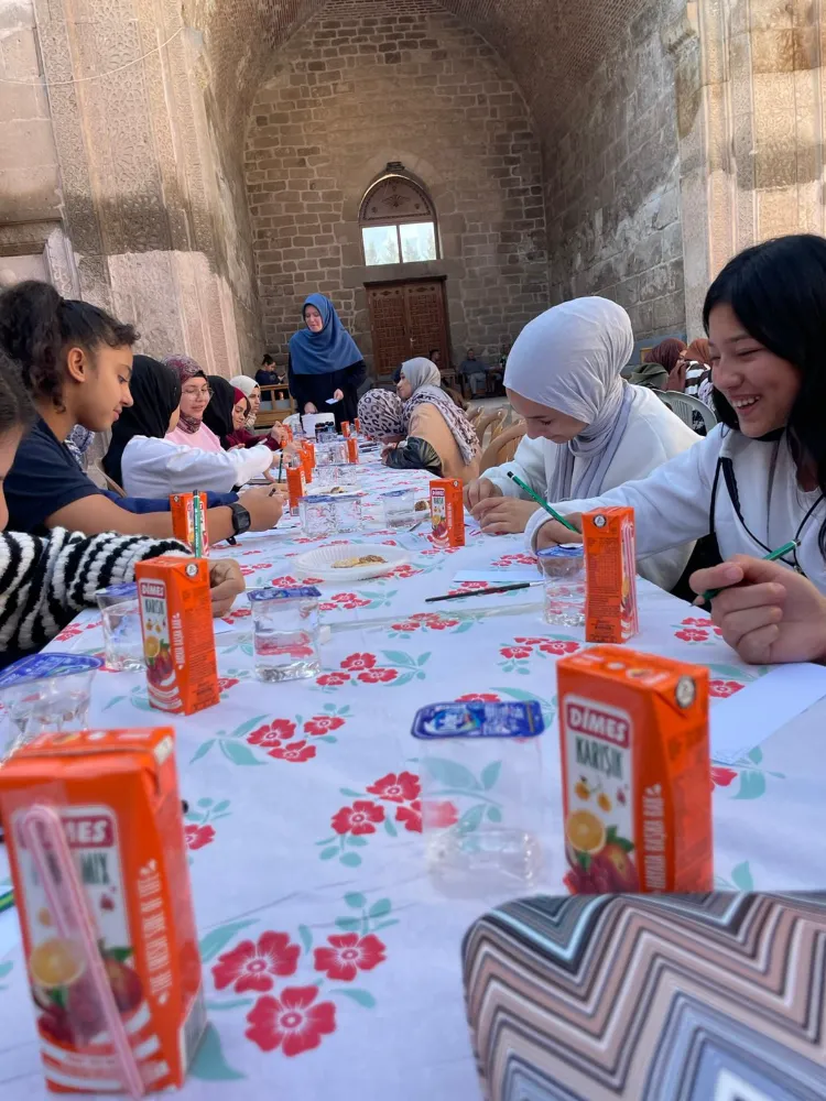 Aksaray’da Başarılı Kız Öğrenciler “Türkiye’min Önderleri” Etkinliğinde Tarihi Medresede Buluştu