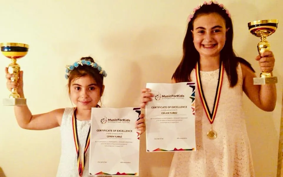 Online Eğitimle Kraliyet Müzik Okulunu Tamamladı