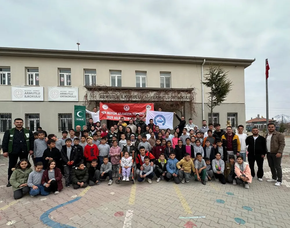 Aksaray Üniversitesi öğrencilerinden  okullara sosyal sorumluluk ziyareti