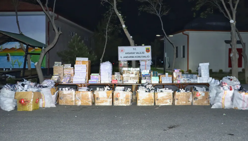 Topakkaya Yol Kontrol Noktasında durdurulan  bir kargo firmasına ait tırda yapılan aramada; (Piyasa değeri yaklaşık 2.200.000 TL) kaçak mal ele geçirildi