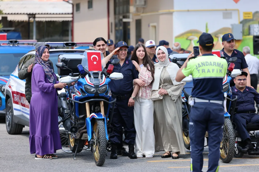 Aksaray’da özel gençler üniforma giyip bir günlüğüne asker oldu