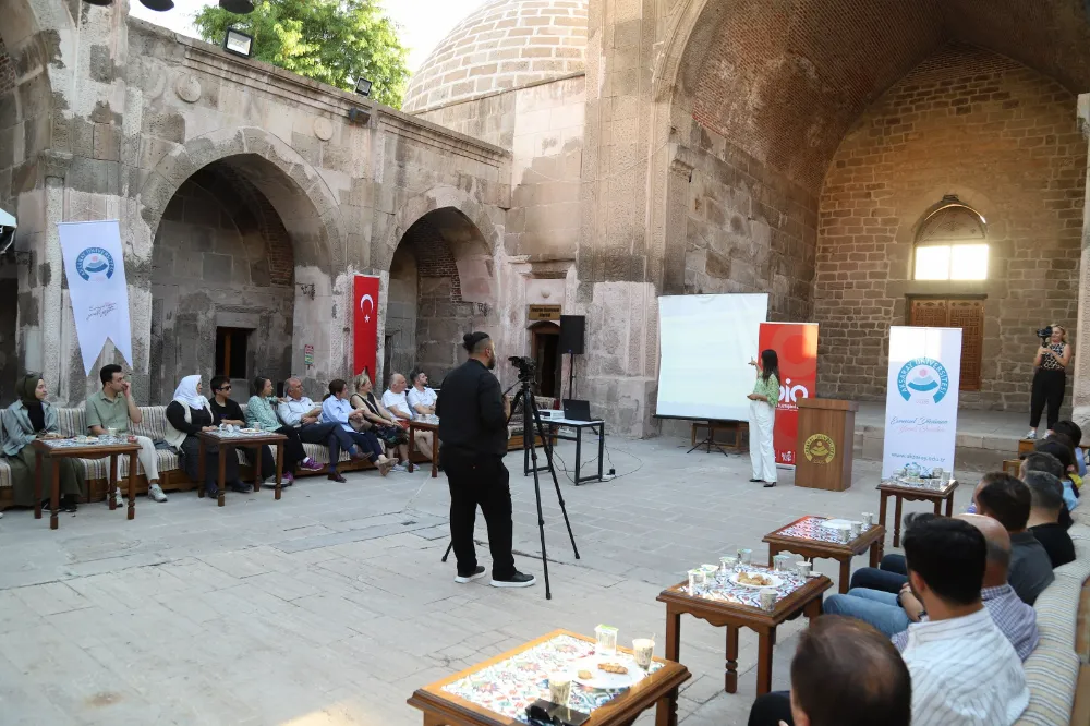 Tuz Gölü’nün bitki zenginliği  Bilim Kafe’de ele alındı