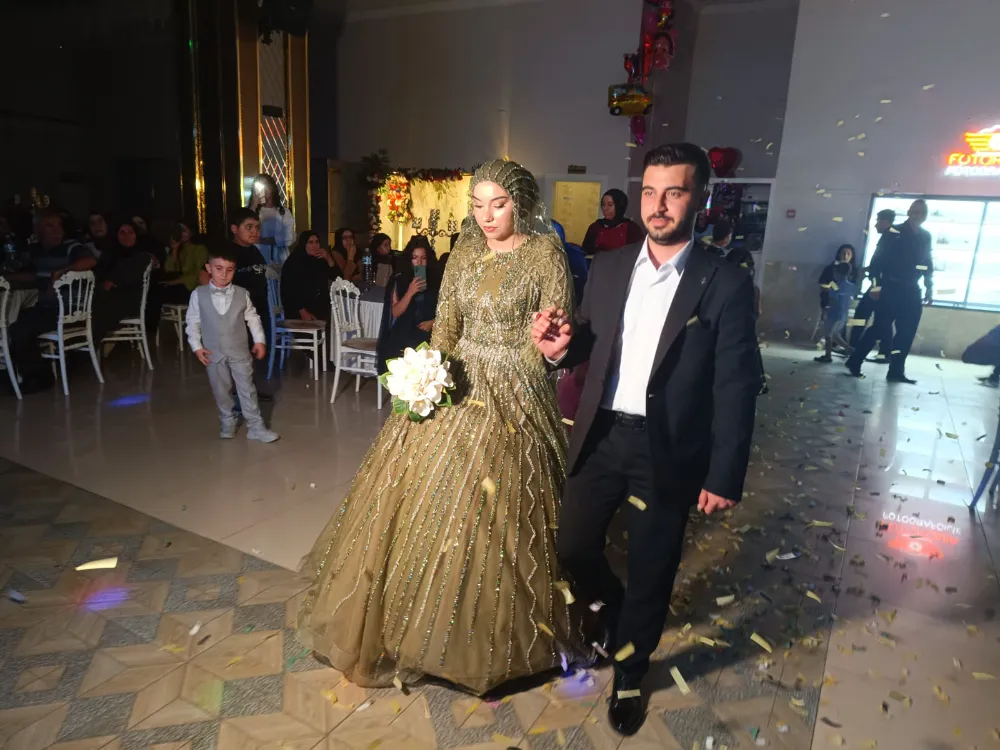 Damla ve Polat Evliliğe İlk Adımı Attı: Göz Alıcı Bir Nişan Töreniyle Mutluluğa 