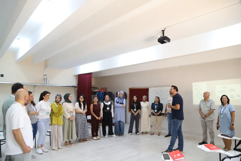 Matematik öğretmenlerine yönelik  yaratıcı drama eğitimi başladı