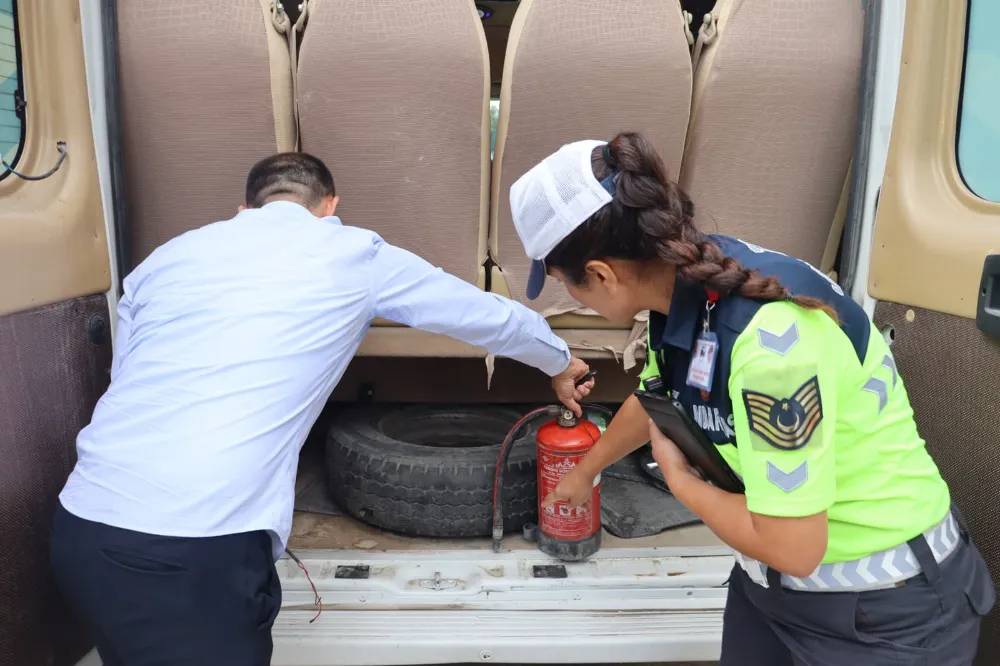 AKSARAY İL JANDARMA KOMUTANLIĞI okul servis araçlarına yönelik denetime devam ediyor