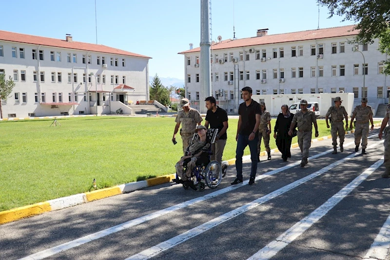 Erzincan’da Fiziksel Engelli Berat Asaf Yeniçeri’nin, Askeri Üniforma Giyinme Hayali Gerçek Oldu