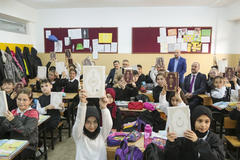 Kur’an-ı Kerim Dersini Seçen Öğrencilere TDV’den Anlamlı Hediye
